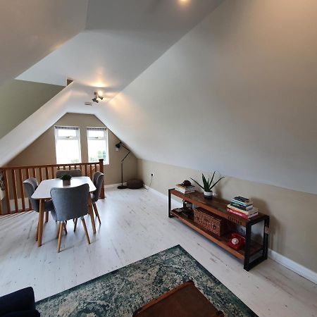 Beautiful 2 Bedroom Guest House With Private Pool In Lacock, Wiltshire Exteriör bild