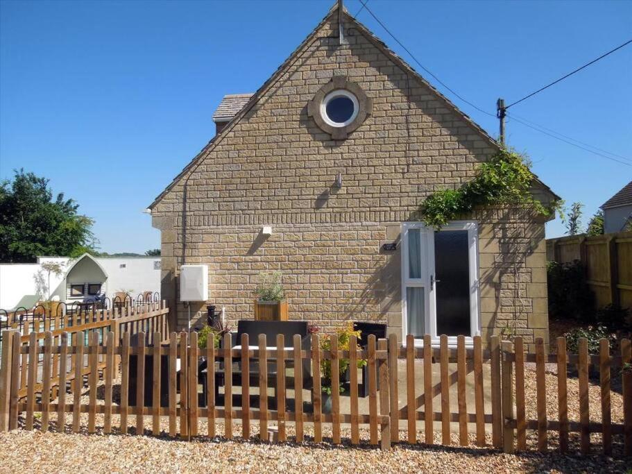 Beautiful 2 Bedroom Guest House With Private Pool In Lacock, Wiltshire Exteriör bild