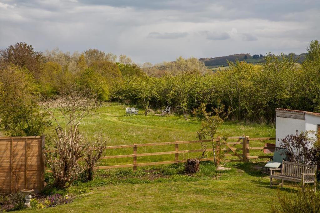 Beautiful 2 Bedroom Guest House With Private Pool In Lacock, Wiltshire Exteriör bild
