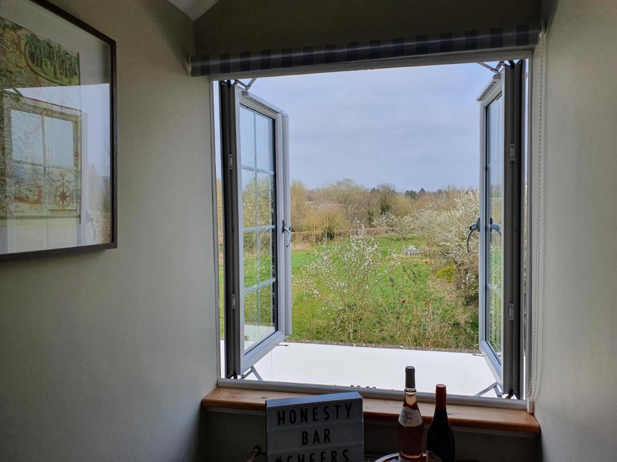 Beautiful 2 Bedroom Guest House With Private Pool In Lacock, Wiltshire Exteriör bild