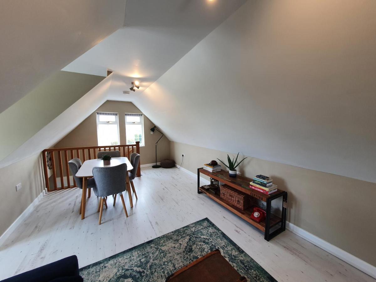 Beautiful 2 Bedroom Guest House With Private Pool In Lacock, Wiltshire Exteriör bild